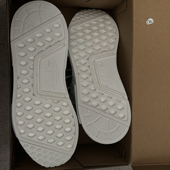 Adidas NMD R1 primeblue women’s size 7 BNIB - Picture 6 of 7